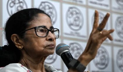 “৭২-এর সন্ত্রাসকেও হার মানিয়েছে বিজেপি!”-কমিশনের বিরুদ্ধে তোপ দেগে কেন নস্টালজিক মমতা?