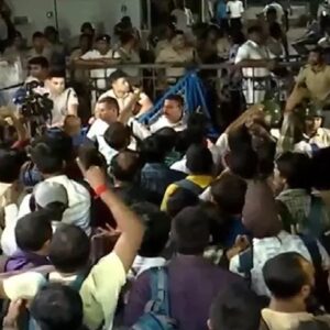 SSC-মামলার ‘অযোগ্য’দের কপালে চিন্তার ভাঁজ,ফেরত দিতেই হবে দুর্নীতির টাকা! SSC-মামলার ‘অযোগ্য’দের কপালে চিন্তার ভাঁজ,ফেরত দিতেই হবে দুর্নীতির টাকা!