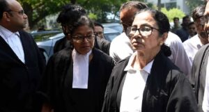 হাইকোর্ট চত্বরে মমতাকে ঘিরে ‘চোর চোর’ স্লোগান, আদালতের বাইরে চরম উত্তেজনা!