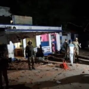 মন্দির-মসজিদে মাইক বাজানোয় সরকারি নিষেধাজ্ঞা? পুলিশ পৌঁছতেই ধুন্ধুমার আসানসোলে, চলল লাঠিচার্জ মন্দির-মসজিদে মাইক বাজানোয় সরকারি নিষেধাজ্ঞা? পুলিশ পৌঁছতেই ধুন্ধুমার আসানসোলে, চলল লাঠিচার্জ