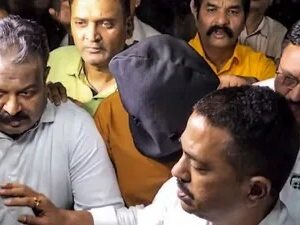 NEET-প্রশ্ন ফাঁসের মাস্টারমাইন্ড গ্রেফতার, সিবিআইয়ের জালে ‘রসায়নের প্রফেসর’ NEET-প্রশ্ন ফাঁসের মাস্টারমাইন্ড গ্রেফতার, সিবিআইয়ের জালে ‘রসায়নের প্রফেসর’