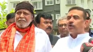 “আপনার তৈরি করা CM নিজেই আসবে…”-মিঠুনকে জড়িয়ে ধরে কী বললেন শুভেন্দু?