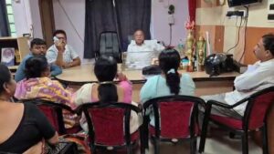 একসঙ্গে ১৫ কাউন্সিলরের পদত্যাগ, উত্তর ব্যারাকপুরে তৃণমূলের শক্ত ঘাঁটিতে ফাটল