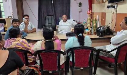 একসঙ্গে ১৫ কাউন্সিলরের পদত্যাগ, উত্তর ব্যারাকপুরে তৃণমূলের শক্ত ঘাঁটিতে ফাটল একসঙ্গে ১৫ কাউন্সিলরের পদত্যাগ, উত্তর ব্যারাকপুরে তৃণমূলের শক্ত ঘাঁটিতে ফাটল