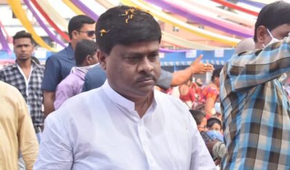 ছেলের গ্রেফতারির পরেই বাগে এল বাবা? পুরীতে লুকিয়ে থাকাকালীন ধৃত দিলীপ মণ্ডল ছেলের গ্রেফতারির পরেই বাগে এল বাবা? পুরীতে লুকিয়ে থাকাকালীন ধৃত দিলীপ মণ্ডল
