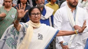 ‘আমরাই আসছি, ২০০ পার!’ গণনার আগে কর্মীদের টোটকা মমতার, শেয়ার বাজার নিয়ে বিস্ফোরক দাবি