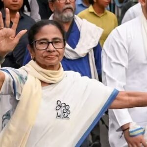 ‘আমরাই আসছি, ২০০ পার!’ গণনার আগে কর্মীদের টোটকা মমতার, শেয়ার বাজার নিয়ে বিস্ফোরক দাবি