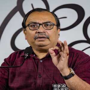 তৃণমূলের হাতে কি তবে বিজেপির ইন্টারনাল রিপোর্ট? ‘ডাবল সেঞ্চুরি’র দাবি ঘিরে ৪ মে-র আগে কাঁপছে বাংলা! তৃণমূলের হাতে কি তবে বিজেপির ইন্টারনাল রিপোর্ট? ‘ডাবল সেঞ্চুরি’র দাবি ঘিরে ৪ মে-র আগে কাঁপছে বাংলা!