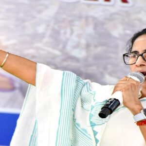 “২০১৬ মনে আছে?”— বুথফেরত সমীক্ষাকে তুড়ি মেরে ওড়ালেন নেত্রী! মাঝরাতে স্ট্রংরুমে মমতার ৪ ঘণ্টার ঝটিকা সফর ঘিরে তোলপাড়