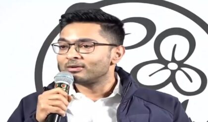 ২১৫ পার করছে তৃণমূল? গণনাকেন্দ্রে সামনের সারিতে বসার নির্দেশ দিয়ে বিজেপি-কে কড়া চ্যালেঞ্জ অভিষেকের!