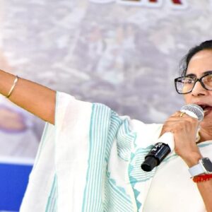 ‘বাইরের খাবার খাবেন না, কিছু মিশিয়ে দিতে পারে!’ ফল ঘোষণার আগে বিস্ফোরক মমতা ও অভিষেক