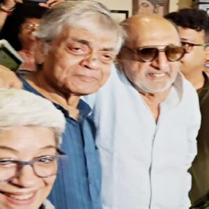 সত্যজিৎ রায়ের বাড়িতে ভক্তদের উত্তাল জনসমুদ্র! ভিড় দেখে এ কী বললেন বলিউড সুপারস্টার টিনু আনন্দ?