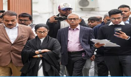 গণনা কেন্দ্রে এক ইঞ্চি জমি ছাড়বে না ঘাসফুল! শনিবার এজেন্টদের কড়া দাওয়াই দেবেন অভিষেক, কী এই ‘মিশন ৪ মে’?