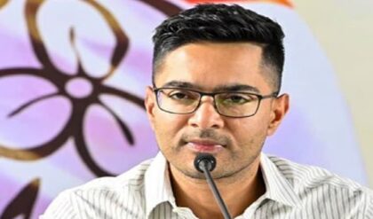 অমিত শাহকে ‘হুমকি’র মারাত্মক অভিযোগ! গ্রেফতারি এড়াতে এবার সরাসরি হাইকোর্টের দরজায় অভিষেক বন্দ্যোপাধ্যায়