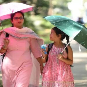 তীব্র দাবদাহের মাঝেই আচমকা আবহাওয়ার মেগা টার্ন! বিকেল হতেই কোন কোন জেলায় শুরু হলো স্বস্তির বৃষ্টি? তীব্র দাবদাহের মাঝেই আচমকা আবহাওয়ার মেগা টার্ন! বিকেল হতেই কোন কোন জেলায় শুরু হলো স্বস্তির বৃষ্টি?