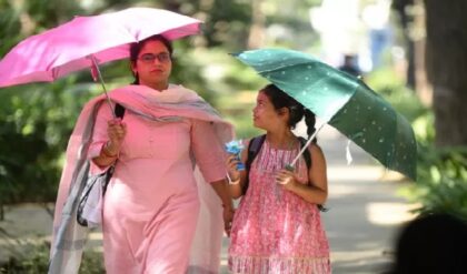 তীব্র দাবদাহের মাঝেই আচমকা আবহাওয়ার মেগা টার্ন! বিকেল হতেই কোন কোন জেলায় শুরু হলো স্বস্তির বৃষ্টি?