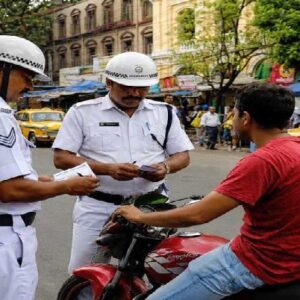 কলকাতার রাস্তায় বাইক-গাড়ি নিয়ে বেরোনোর আগে সাবধান! মাত্র ১০ দিনেই কড়া অ্যাকশনে ২৭ হাজার পার, কী করল পুলিশ? কলকাতার রাস্তায় বাইক-গাড়ি নিয়ে বেরোনোর আগে সাবধান! মাত্র ১০ দিনেই কড়া অ্যাকশনে ২৭ হাজার পার, কী করল পুলিশ?