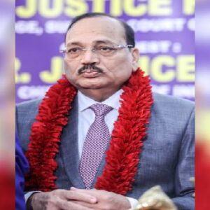 ‘আরশোলা’ মন্তব্য নিয়ে দেশজুড়ে তোলপাড়! অবশেষে মুখ খুলে বড় ব্যাখ্যা দিলেন প্রধান বিচারপতি! ‘আরশোলা’ মন্তব্য নিয়ে দেশজুড়ে তোলপাড়! অবশেষে মুখ খুলে বড় ব্যাখ্যা দিলেন প্রধান বিচারপতি!