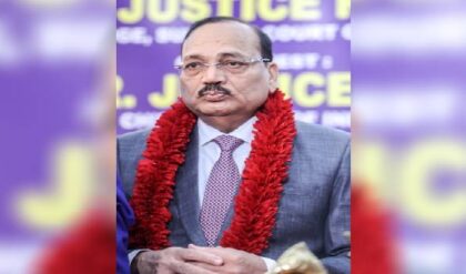 ‘আরশোলা’ মন্তব্য নিয়ে দেশজুড়ে তোলপাড়! অবশেষে মুখ খুলে বড় ব্যাখ্যা দিলেন প্রধান বিচারপতি!
