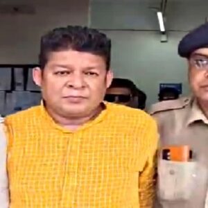 এবার জালে জ্যোতিপ্রিয় মল্লিকের ‘ছায়াসঙ্গী’! তোলাবাজির অভিযোগে গ্রেফতার হতেই চারদিকে উঠল ‘চোর চোর’ স্লোগান! এবার জালে জ্যোতিপ্রিয় মল্লিকের ‘ছায়াসঙ্গী’! তোলাবাজির অভিযোগে গ্রেফতার হতেই চারদিকে উঠল ‘চোর চোর’ স্লোগান!