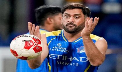 “২০২৭ আইপিএল খেলো মাহি!” রায়নার বিশেষ অনুরোধে ধোনির ৪ শব্দের জবাব, কেঁদে ভাসালেন চেন্নাই ভক্তরা