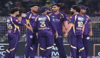 KKR-এর মরণ-বাঁচন ম্যাচে বিরাট ধাক্কা! মুম্বইয়ের বিরুদ্ধে নামার আগে বোলারদের চোটের জের, প্রথম একাদশ থেকে বাদ পড়ছেন কারা?