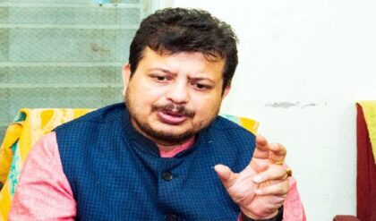 “দুর্নীতি নিয়ে মুখ বন্ধ রাখতে বলেছিল আইপ্যাক!” তৃণমূল বিধায়ক ঋতব্রতর বিস্ফোরক দাবিতে তোলপাড় রাজ্য রাজনীতি!