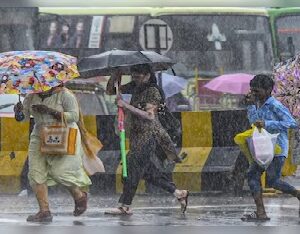কলকাতায় শুরু তুমুল বৃষ্টি! কিছুক্ষণের মধ্যে ৬০ কিমি বেগে কালবৈশাখীর তাণ্ডব, ধেয়ে আসছে লাল সতর্কতা!