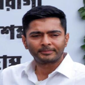 শান্তিনিকেতনে ধুন্ধুমার! পুরকর্মীদের মুখের ওপর নোটিস ছিঁড়ে বাউন্সারের দাদাগিরি, তুলকালাম অভিষেকের বাড়ির সামনে! শান্তিনিকেতনে ধুন্ধুমার! পুরকর্মীদের মুখের ওপর নোটিস ছিঁড়ে বাউন্সারের দাদাগিরি, তুলকালাম অভিষেকের বাড়ির সামনে!