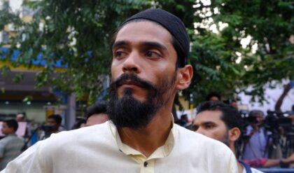 ‘২৭ লক্ষ মানুষের নাম ভোটার তালিকায় ফেরাতেই হবে!’ ট্রাইব্যুনাল গড়ার দাবিতে রাজ্যজুড়ে তোলপাড় ফেললেন নওশাদ সিদ্দিকী ‘২৭ লক্ষ মানুষের নাম ভোটার তালিকায় ফেরাতেই হবে!’ ট্রাইব্যুনাল গড়ার দাবিতে রাজ্যজুড়ে তোলপাড় ফেললেন নওশাদ সিদ্দিকী
