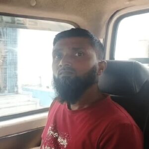 ভোটের ফলের আগেই সীমান্তে টাকার পাহাড়! ৯ লক্ষ বাংলাদেশি নোটসহ হাতেনাতে ধরা পড়ল যুবক ভোটের ফলের আগেই সীমান্তে টাকার পাহাড়! ৯ লক্ষ বাংলাদেশি নোটসহ হাতেনাতে ধরা পড়ল যুবক