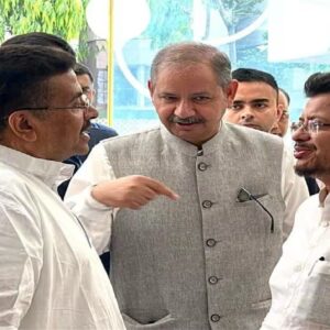 দিল্লির করিডরে ‘বিরল’ দৃশ্য! আচমকা মুখোমুখি শুভেন্দু ও ঋতব্রত, কী কথা হল দুই নেতার?