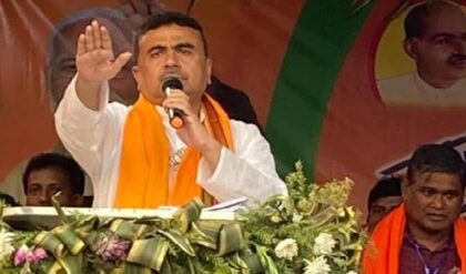 নন্দীগ্রাম ছাড়লেও নজর থাকবেই! ‘গুন্ডাদের’ সোজা করার হুঁশিয়ারি দিয়ে বিস্ফোরক শুভেন্দু নন্দীগ্রাম ছাড়লেও নজর থাকবেই! ‘গুন্ডাদের’ সোজা করার হুঁশিয়ারি দিয়ে বিস্ফোরক শুভেন্দু