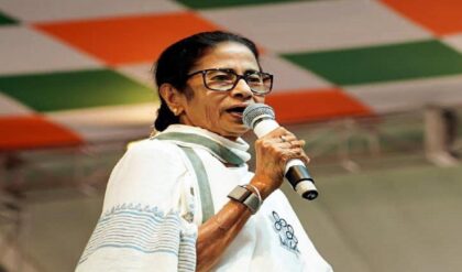 ‘আমার অস্ত্র এখন ফেসবুক লাইভ!’ হারের পর মিডিয়াকে তোপ দেগে বিস্ফোরক মমতা বন্দ্যোপাধ্যায় ‘আমার অস্ত্র এখন ফেসবুক লাইভ!’ হারের পর মিডিয়াকে তোপ দেগে বিস্ফোরক মমতা বন্দ্যোপাধ্যায়