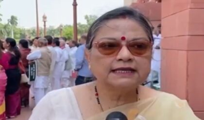 তৃণমূলে কি ভাঙনের সুর? পদ ছাড়লেন কাকলি ঘোষ দস্তিদার, কাঠগড়ায় আইপ্যাক! তৃণমূলে কি ভাঙনের সুর? পদ ছাড়লেন কাকলি ঘোষ দস্তিদার, কাঠগড়ায় আইপ্যাক!