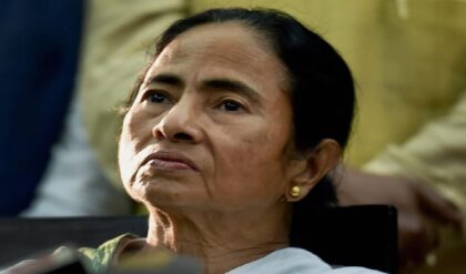 ‘গন্দা ধর্ম’ মন্তব্য বিতর্ক: শিলিগুড়িতে প্রাক্তন মুখ্যমন্ত্রী মমতা বন্দ্যোপাধ্যায়ের বিরুদ্ধে দায়ের মামলা ‘গন্দা ধর্ম’ মন্তব্য বিতর্ক: শিলিগুড়িতে প্রাক্তন মুখ্যমন্ত্রী মমতা বন্দ্যোপাধ্যায়ের বিরুদ্ধে দায়ের মামলা