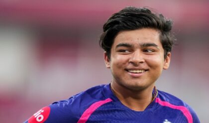 গেইলের ১৭৫-এর রেকর্ড ভাঙার হুঙ্কার ১৫ বছরের কিশোরের! টি-টোয়েন্টিতে ২০০ রানই লক্ষ্য বৈভবের