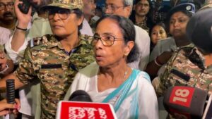 “১০০ আসন লুট হয়েছে!”-গণনাকেন্দ্র থেকে বেরিয়েই বিস্ফোরক দাবি মমতার