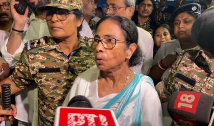 “১০০ আসন লুট হয়েছে!”-গণনাকেন্দ্র থেকে বেরিয়েই বিস্ফোরক দাবি মমতার