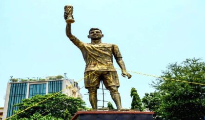 কলকাতার রাস্তায় লিওনেল মেসির ভাস্কর্য সরানো হচ্ছে কেন? জানুন আসল কারণ কলকাতার রাস্তায় লিওনেল মেসির ভাস্কর্য সরানো হচ্ছে কেন? জানুন আসল কারণ