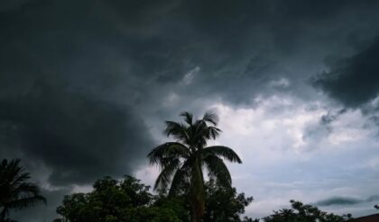 তীব্র গরমের মাঝেই বড় বদল আবহে! আজ কি ভাসবে কলকাতা? জেনে নিন ঝড়ের গতিবেগ ও আপডেট তীব্র গরমের মাঝেই বড় বদল আবহে! আজ কি ভাসবে কলকাতা? জেনে নিন ঝড়ের গতিবেগ ও আপডেট