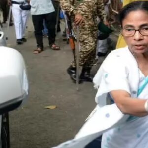 “আমি রাজভবন কেন যাব?” সরাসরি চ্যালেঞ্জ মমতার! পদত্যাগের জল্পনা উড়িয়ে দিয়ে রণংদেহি নেত্রী