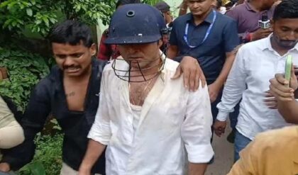সোনারপুরে রণক্ষেত্র! জনরোষে আক্রান্ত অভিষেক বন্দ্যোপাধ্যায়, ছোড়া হলো ডিম-ইট-জুতো