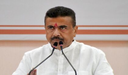রাস্তায় ময়লা বা থুতু ফেললেই জরিমানা! রাজ্যে চালু হলো ‘স্বচ্ছ অ্যাপ’, কঠোর শাস্তির মুখে শহরবাসী রাস্তায় ময়লা বা থুতু ফেললেই জরিমানা! রাজ্যে চালু হলো ‘স্বচ্ছ অ্যাপ’, কঠোর শাস্তির মুখে শহরবাসী