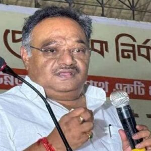 “অশান্তি রুখতে কড়া দাওয়াই শমীকের! রাজনীতির রং ভুলে ব্যবস্থার নির্দেশ, কাঁপছে বাংলা”
