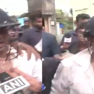 বাইক থেকে নামিয়ে ঘিরে ফেলা হলো অভিষেককে! উত্তপ্ত সোনারপুরে হেলমেট পরিয়ে প্রাণ বাঁচালেন নিরাপত্তারক্ষীরা