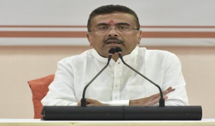 রাজ্যে নতুন মন্ত্রিসভার শপথ কাল! বড় চমকের ইঙ্গিত দিয়ে কী জানালেন মুখ্যমন্ত্রী শুভেন্দু অধিকারী? রাজ্যে নতুন মন্ত্রিসভার শপথ কাল! বড় চমকের ইঙ্গিত দিয়ে কী জানালেন মুখ্যমন্ত্রী শুভেন্দু অধিকারী?