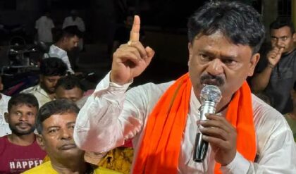‘আইনি প্রক্রিয়া নয়, ধরব আর বাংলাদেশে পাঠাব!’ অনুপ্রবেশকারীদের নিয়ে বিস্ফোরক মন্ত্রী অশোক কীর্তনীয়া ‘আইনি প্রক্রিয়া নয়, ধরব আর বাংলাদেশে পাঠাব!’ অনুপ্রবেশকারীদের নিয়ে বিস্ফোরক মন্ত্রী অশোক কীর্তনীয়া
