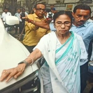 মমতার তুরুপের তাস ‘ফ্যাক্ট ফাইন্ডিং কমিটি’! হার স্বীকারের বদলে এবার পাল্টা লড়াইয়ের ব্লু-প্রিন্ট নবান্নে? মমতার তুরুপের তাস ‘ফ্যাক্ট ফাইন্ডিং কমিটি’! হার স্বীকারের বদলে এবার পাল্টা লড়াইয়ের ব্লু-প্রিন্ট নবান্নে?