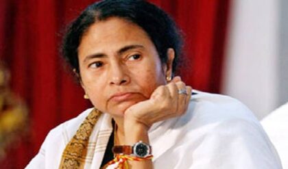 পরাজিত হয়েও গদি ছাড়তে নারাজ! মমতার ‘ইস্তফা নাটক’ নিয়ে নজিরবিহীন বিতর্কে তোলপাড় বাংলা!